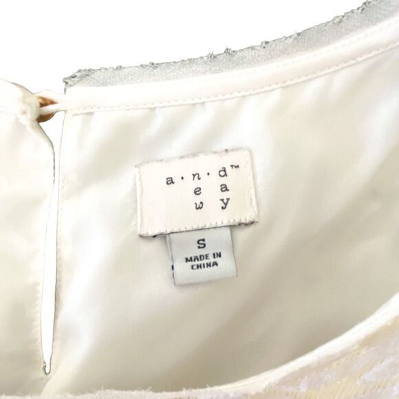 A New Day Cream White Floral Velvet Sleeveless Tank Top Blouse Size Small - Picture 4 of 10